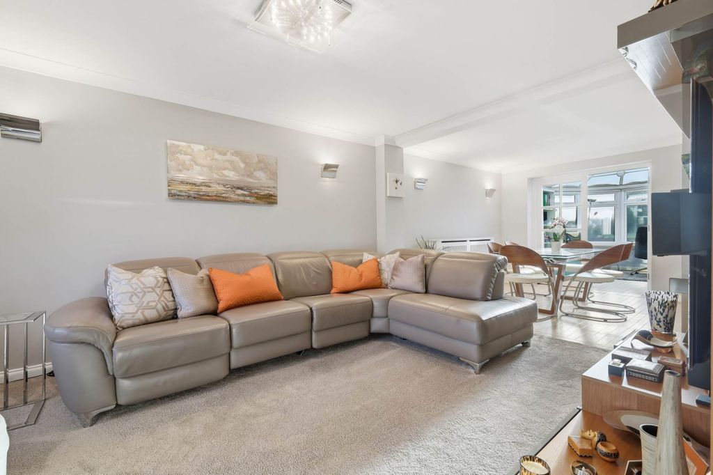 Property photo 3 of 35