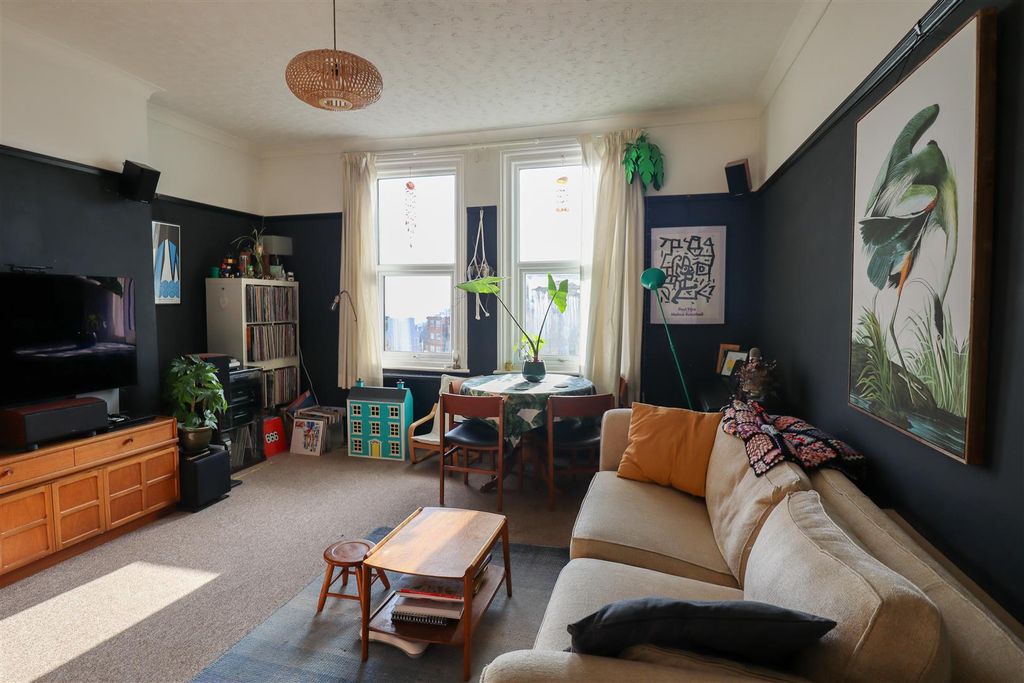 Property photo 3 of 7 Living Room