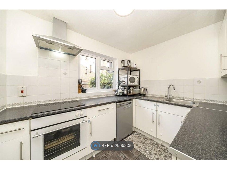 Property photo 3 of 4 Kitchen