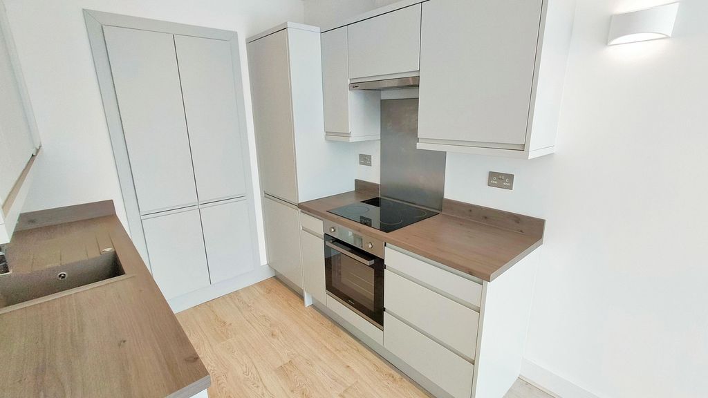 Property photo 3 of 17 Image