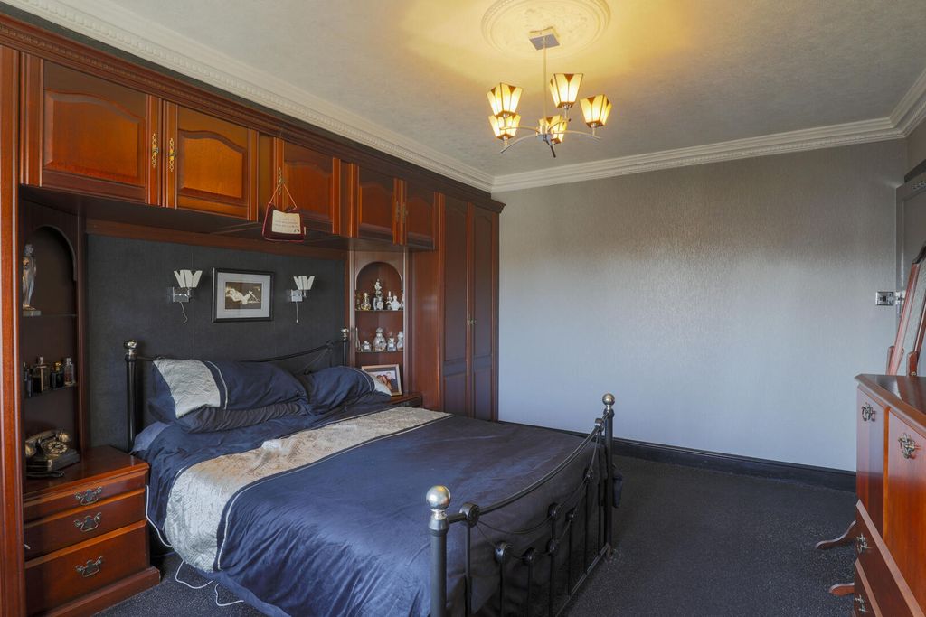 Additional image 10 of 3 bed semi-detached house for saleCoulsdon Road, Coulsdon CR5