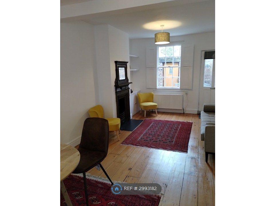 Property photo 2 of 11 Lounge Area