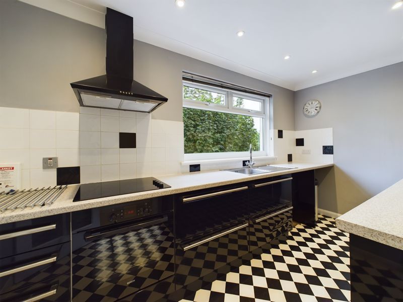 Property photo 2 of 9 Kitchen