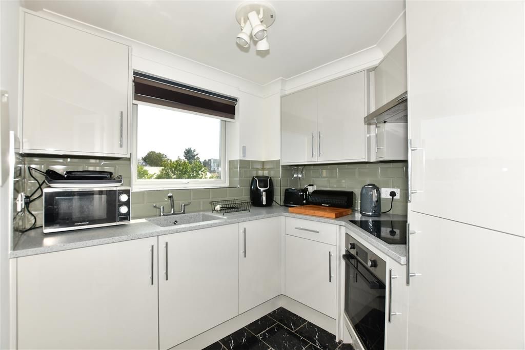 Property photo 1 of 9 Kitchen