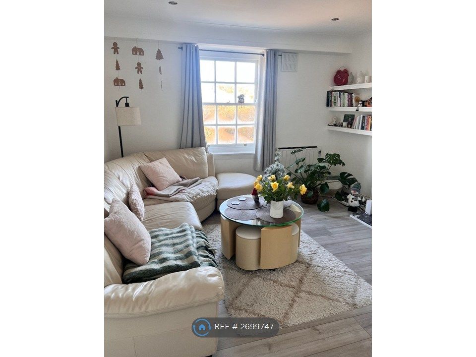 Property photo 2 of 10 Living Room