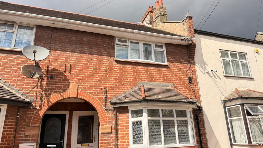 Property photo 1 of 5 1 Bed First Floor Flat To Rent Goldsmith Avenue, London E12