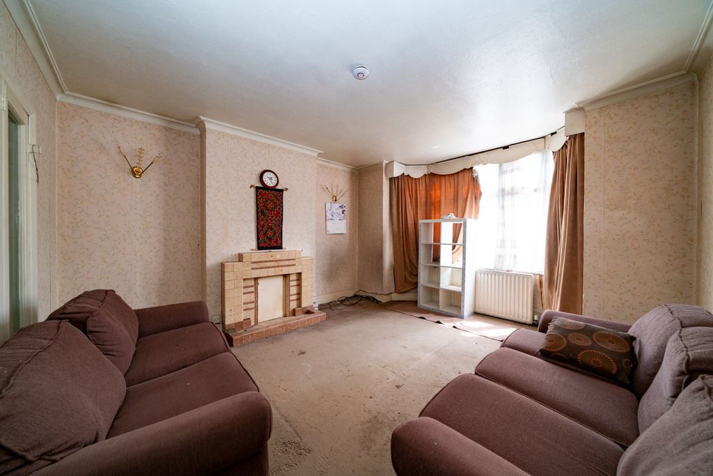 Property photo 2 of 19
