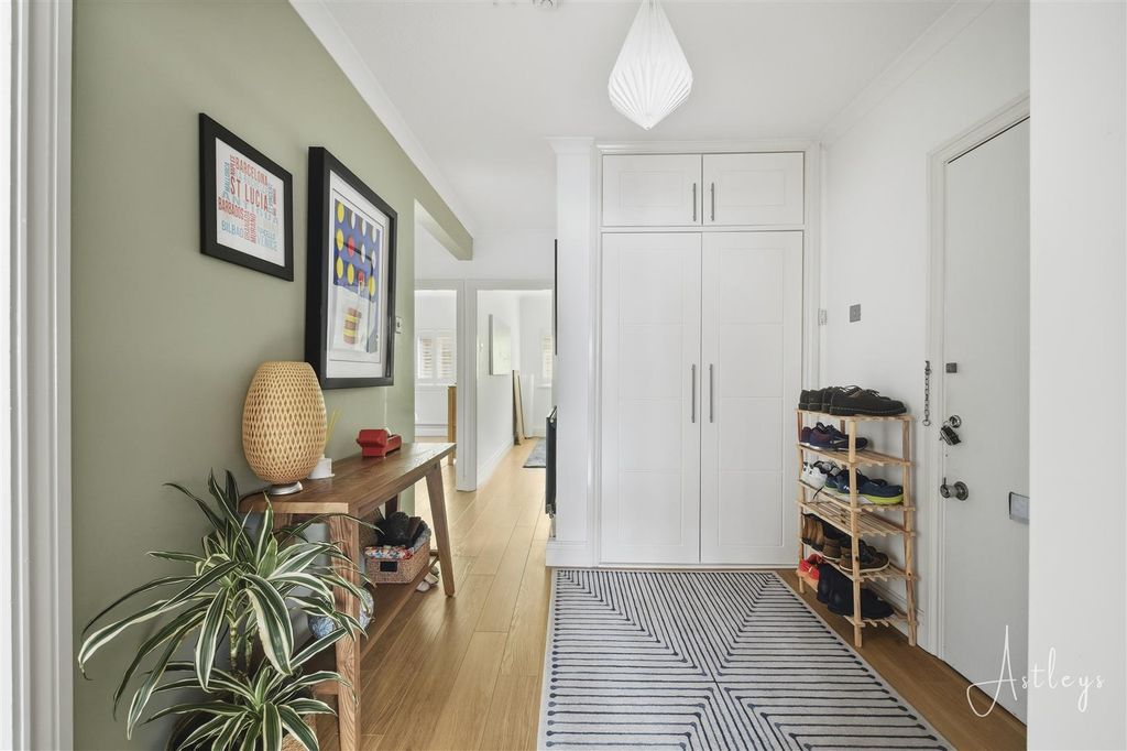 Property photo 2 of 14 Hall