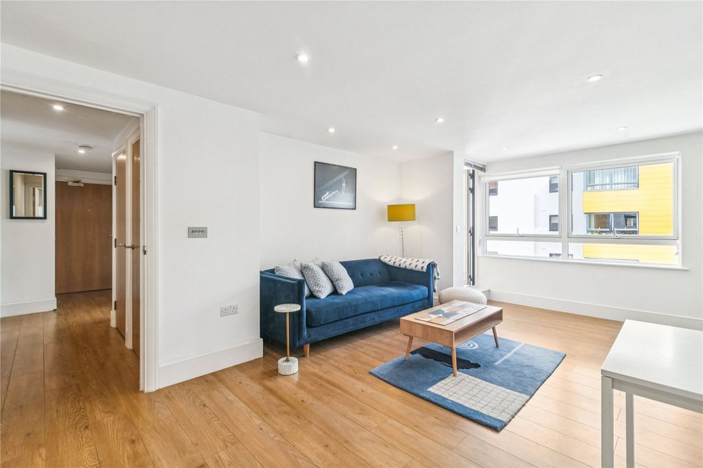 Property photo 3 of 24 Picture No. 06