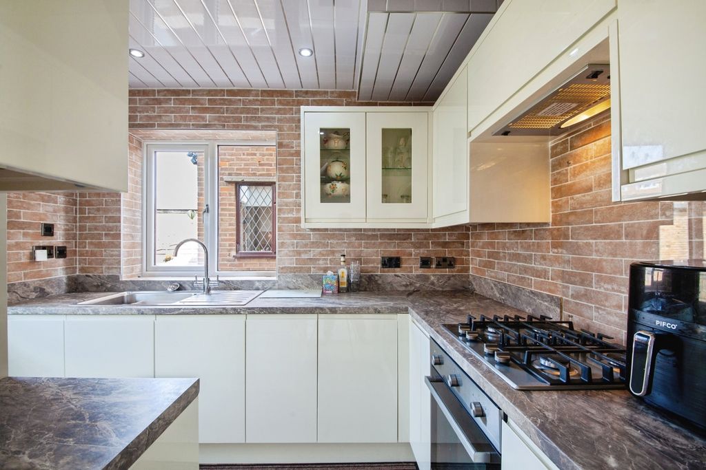Property photo 3 of 17 Pbox-Img.Jpg