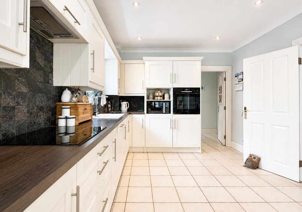 Property photo 2 of 39 A838D58A-9D48-45A8-829B-B0C324F4C87F.Png