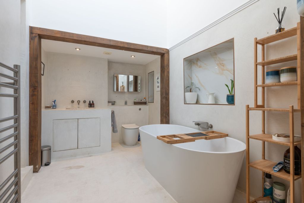 Property photo 3 of 28