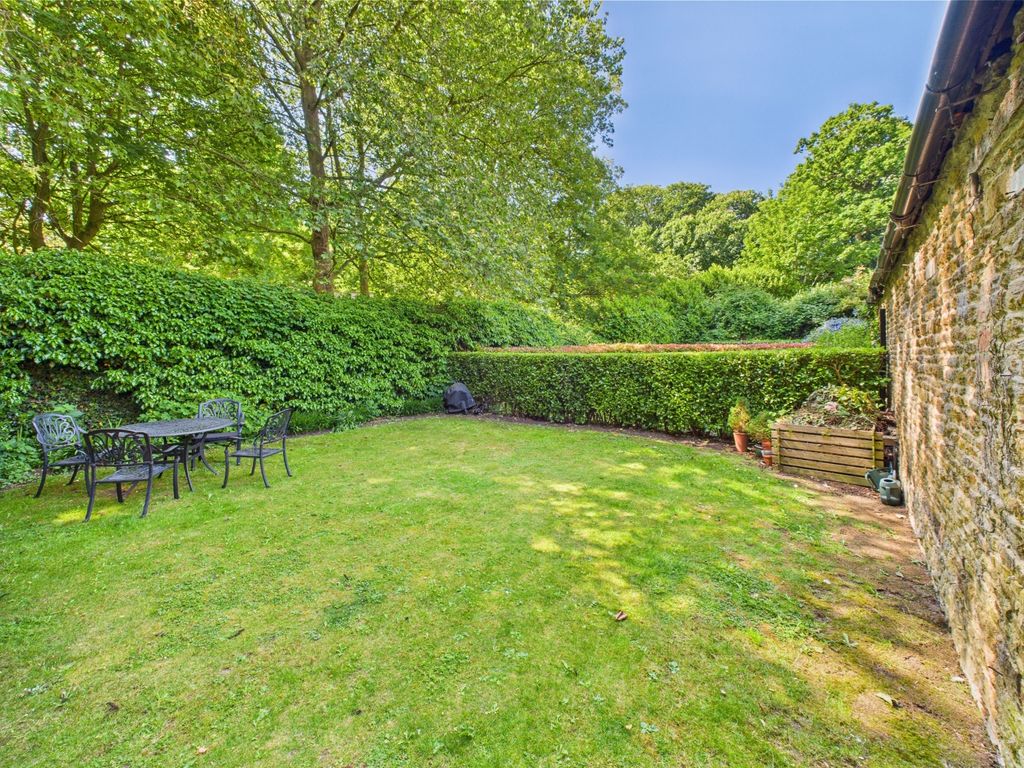 Property photo 3 of 17 4. Cam04922G0-Pr0025-Still018