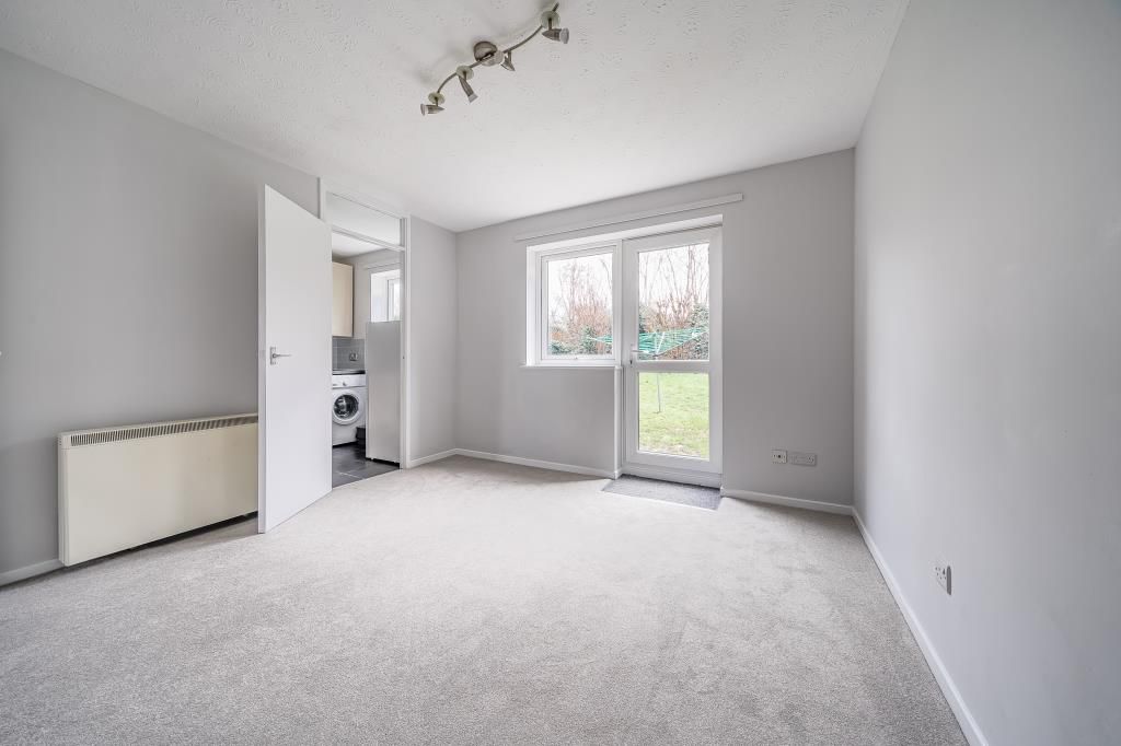 Property photo 3 of 18 Living Room