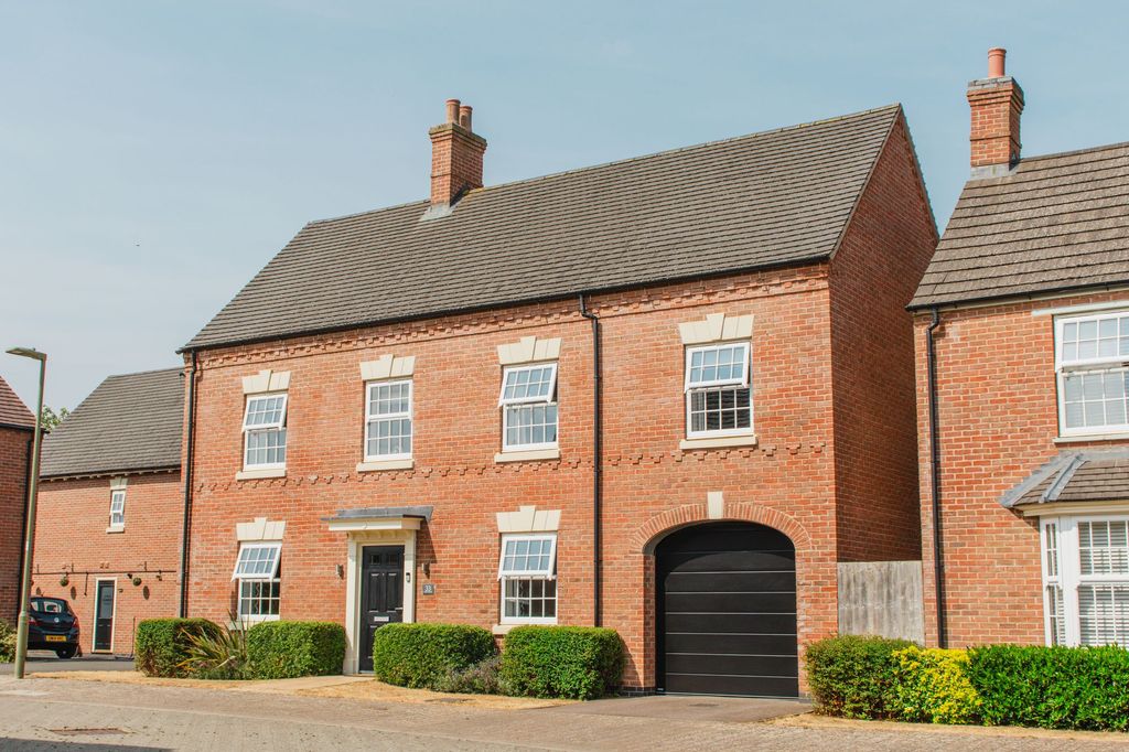 Property photo 2 of 35