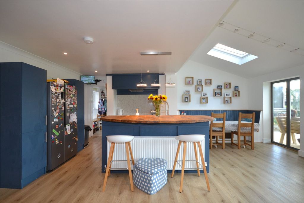 Property photo 2 of 19 Kitchen