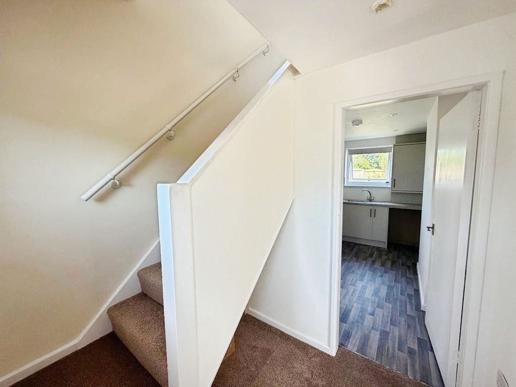 Property photo 2 of 12 Entrance Hall