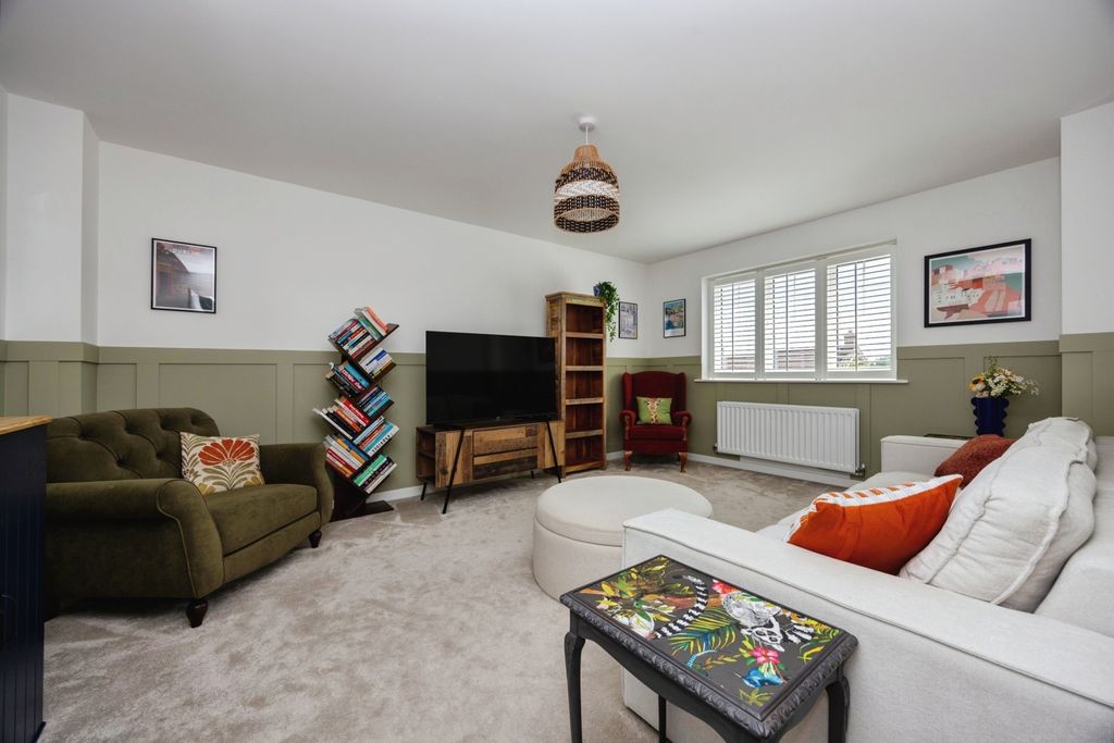 Property photo 3 of 20 Pbox-Img.Jpg