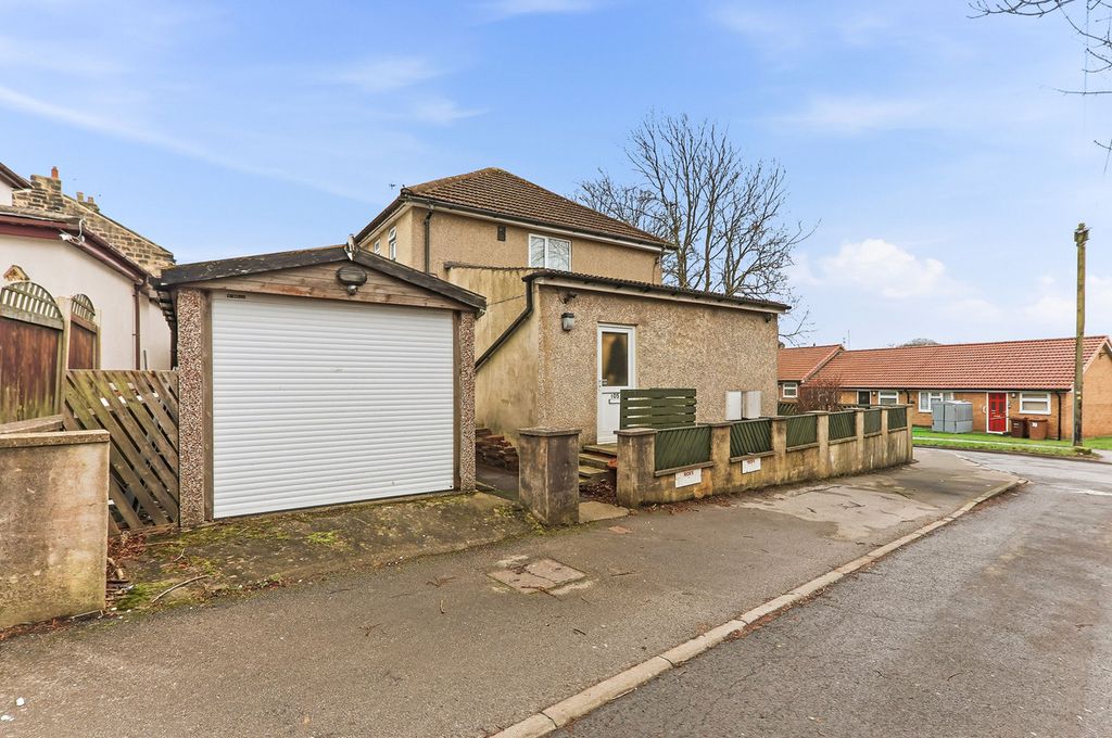 Property photo 2 of 21