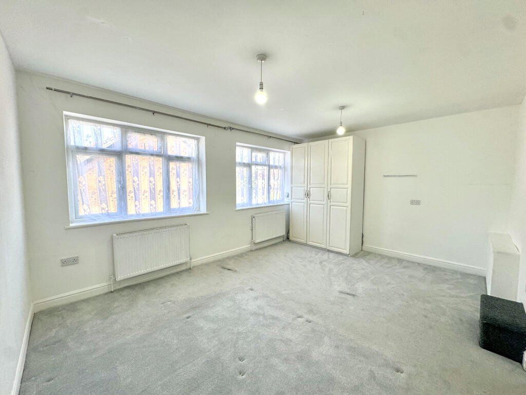 Property photo 3 of 6 Bedroom