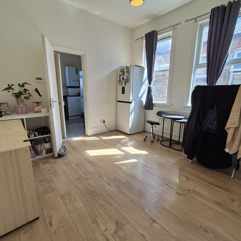 Property photo 2 of 11