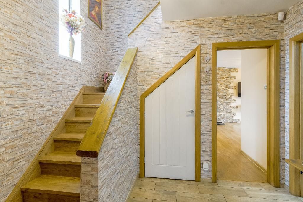 Property photo 3 of 15 Entrance Hall