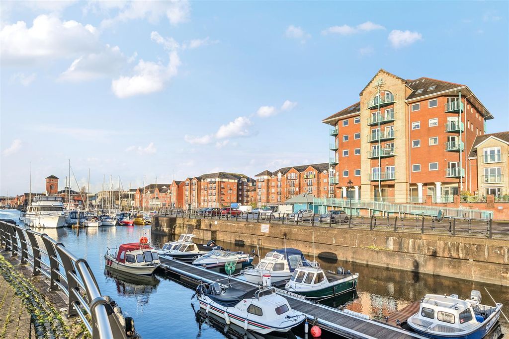 Property photo 1 of 24 1400934-25-696A111Db8914.Jpg