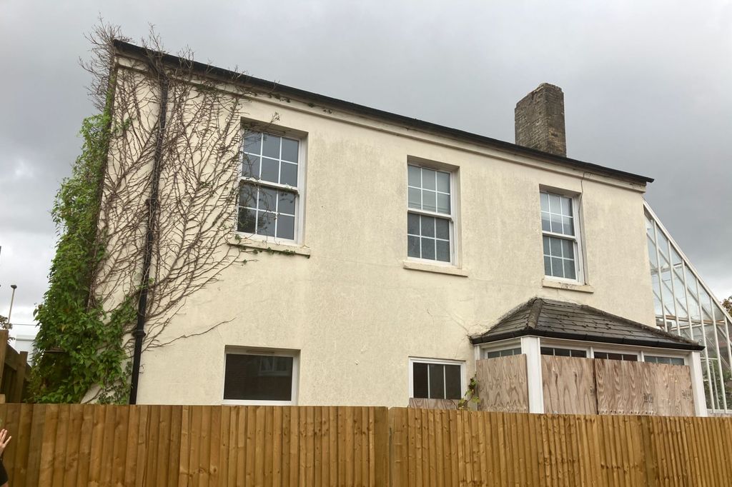 Property photo 1 of 15 Vine Cottage, Vale Croft Woods, Shoe Lane, Farnborough, Hampshire, Gu11 2He