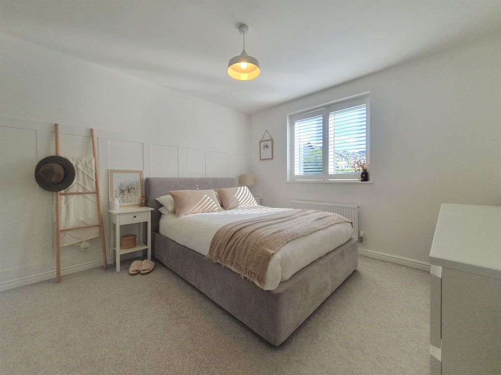 Property photo 3 of 11 Bedroom 1