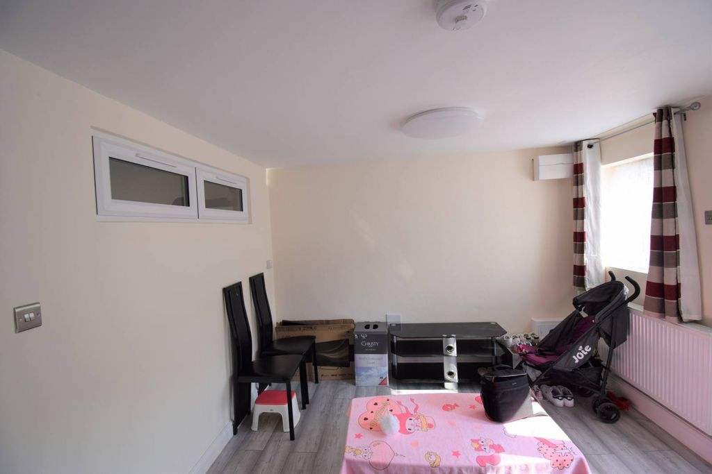 Property photo 2 of 7 Gallery