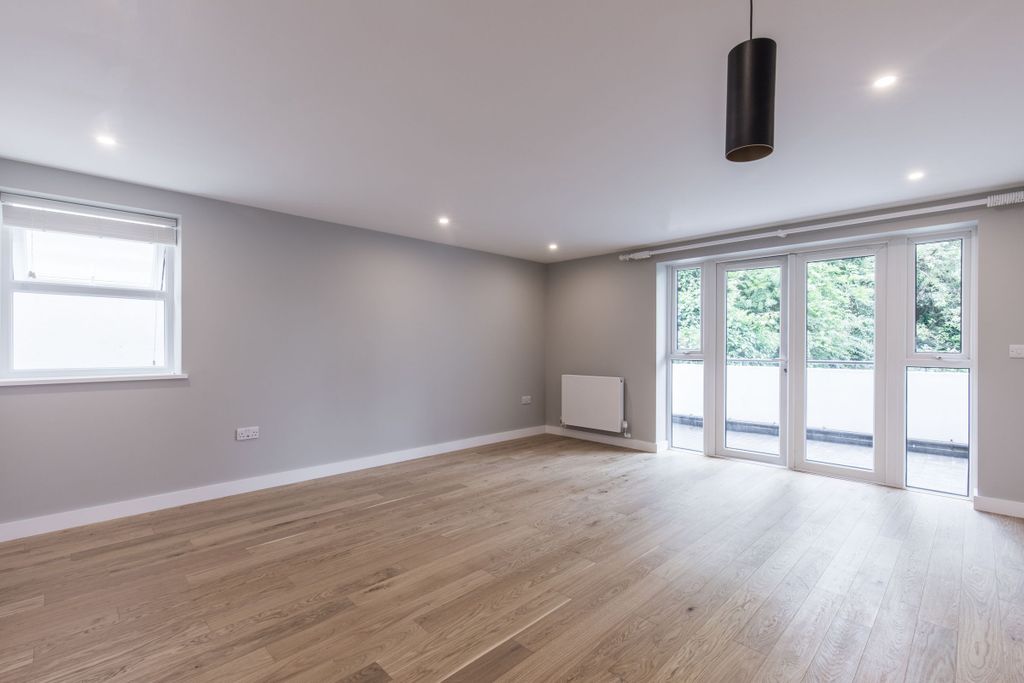 Property photo 2 of 10 Living_Room (Example)