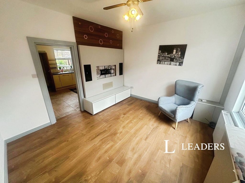 Property photo 2 of 12 Pbox-Img.Jpg