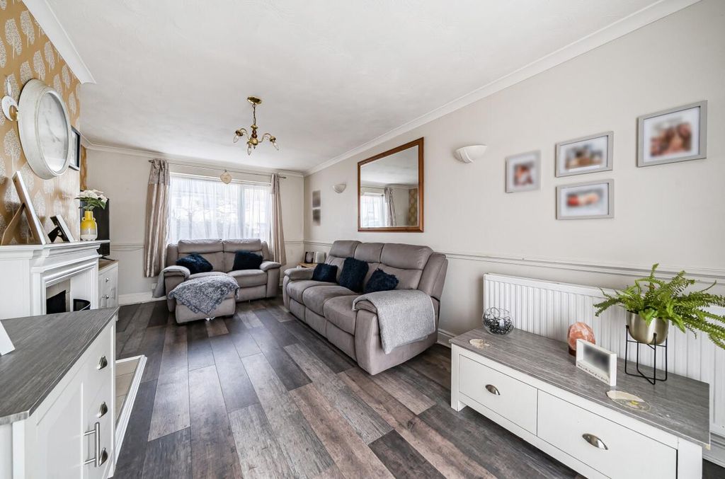 Property photo 3 of 21 1408164-18-698B711308183.Jpg