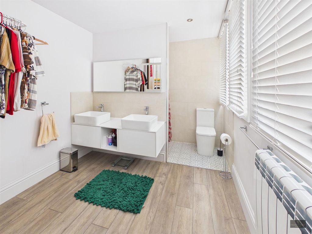 Property photo 3 of 7 7Ae26F19694941Bf93d9Bc8B855c5Bba_100_Cam02887G0-Pr