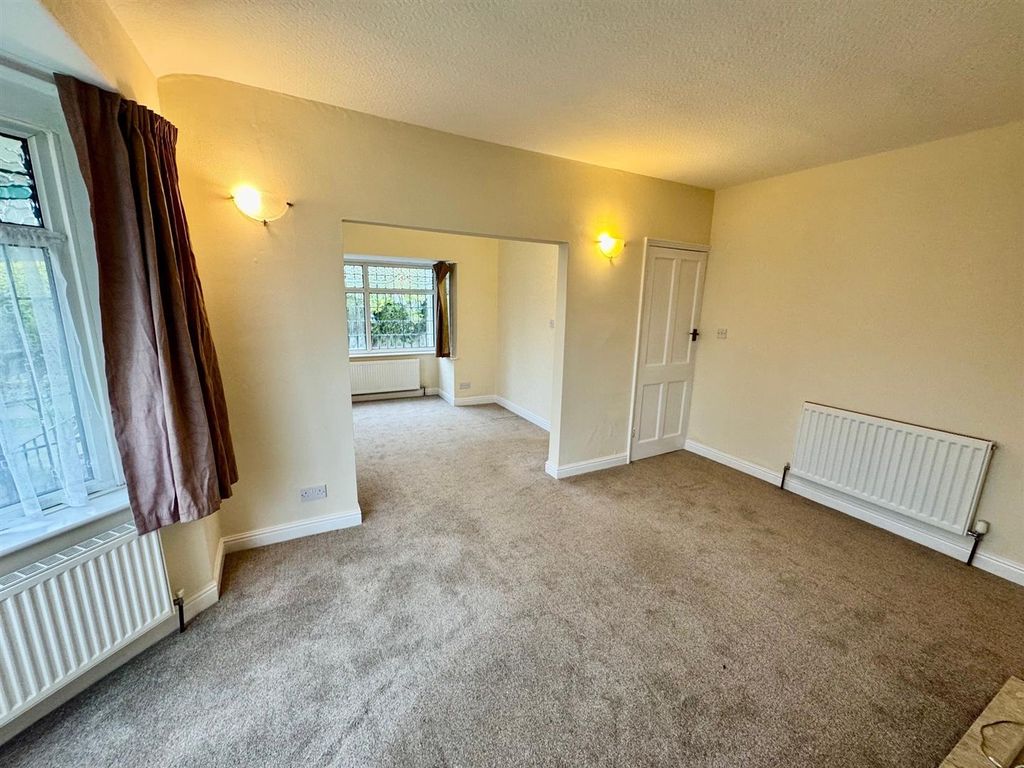 Property photo 3 of 19 Lounge 4.Jpg