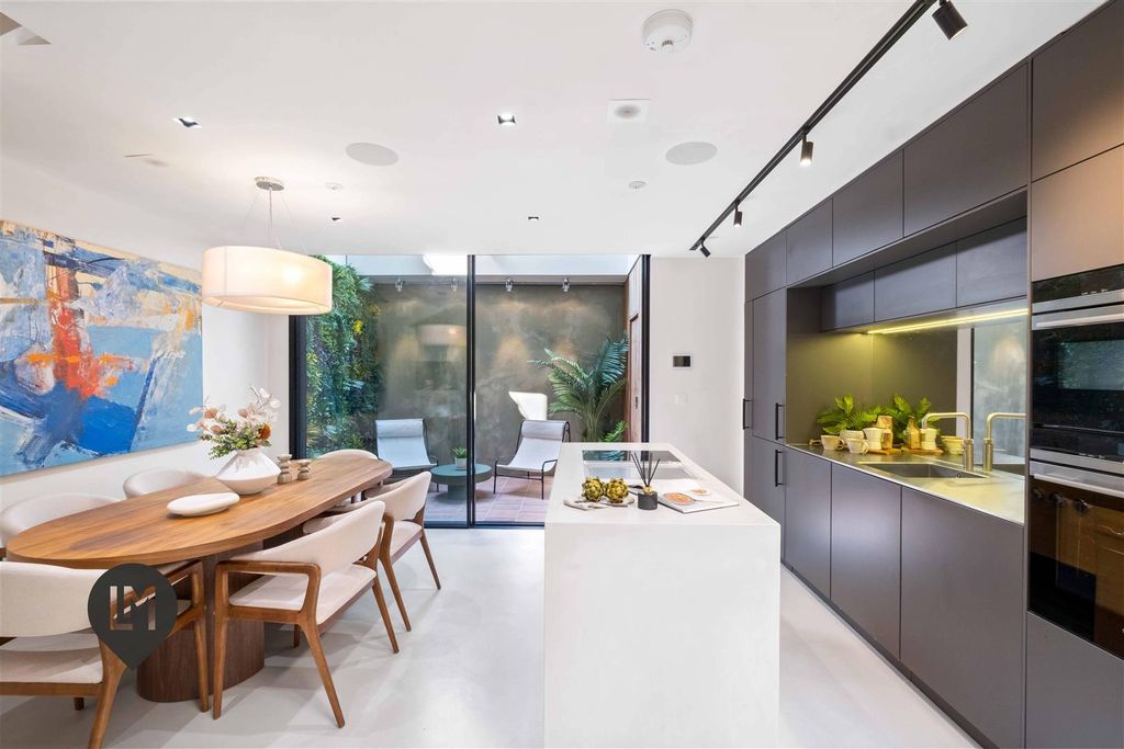 Property photo 1 of 7 Kitchen/Dining Room