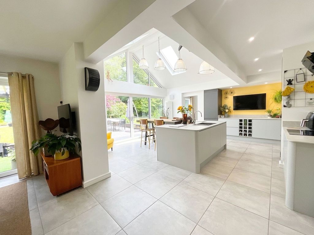 Property photo 3 of 42