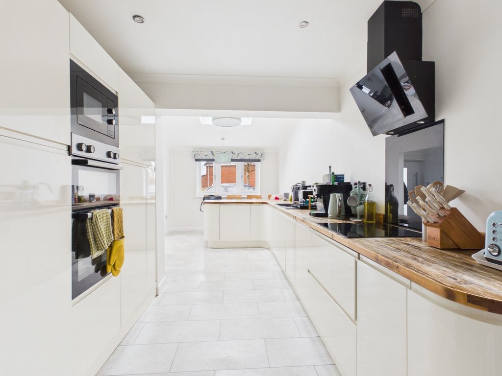 Property photo 3 of 26 Cam03729G0-Pr0257-Still016