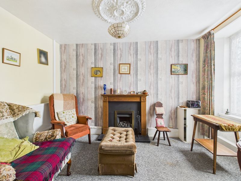 Property photo 3 of 14 Lounge