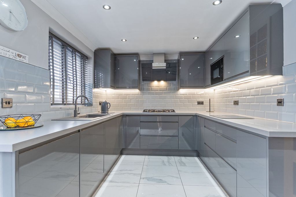 Property photo 3 of 24