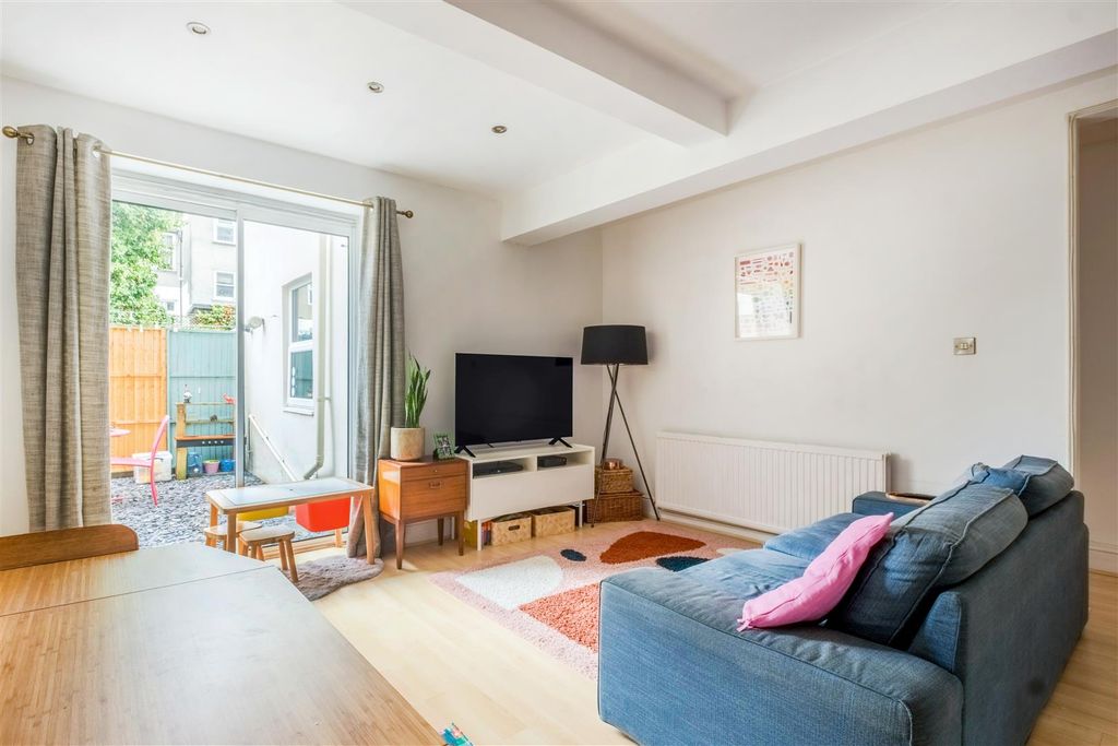 Property photo 3 of 15 10A Goldsmid Road-4.Jpg