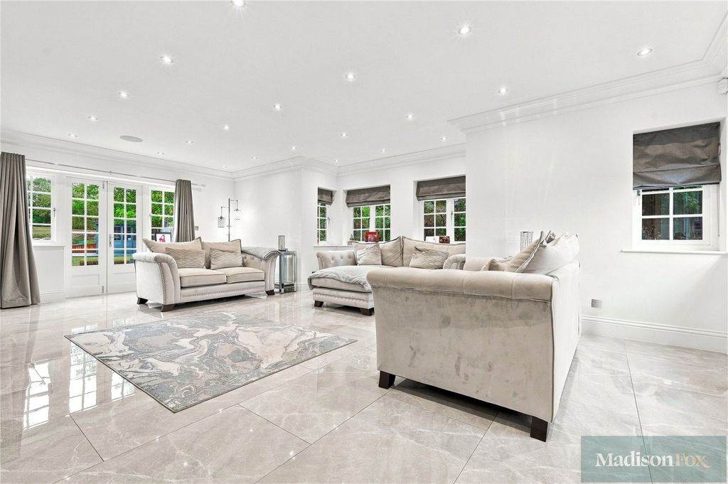 Property photo 2 of 42 Picture No. 10
