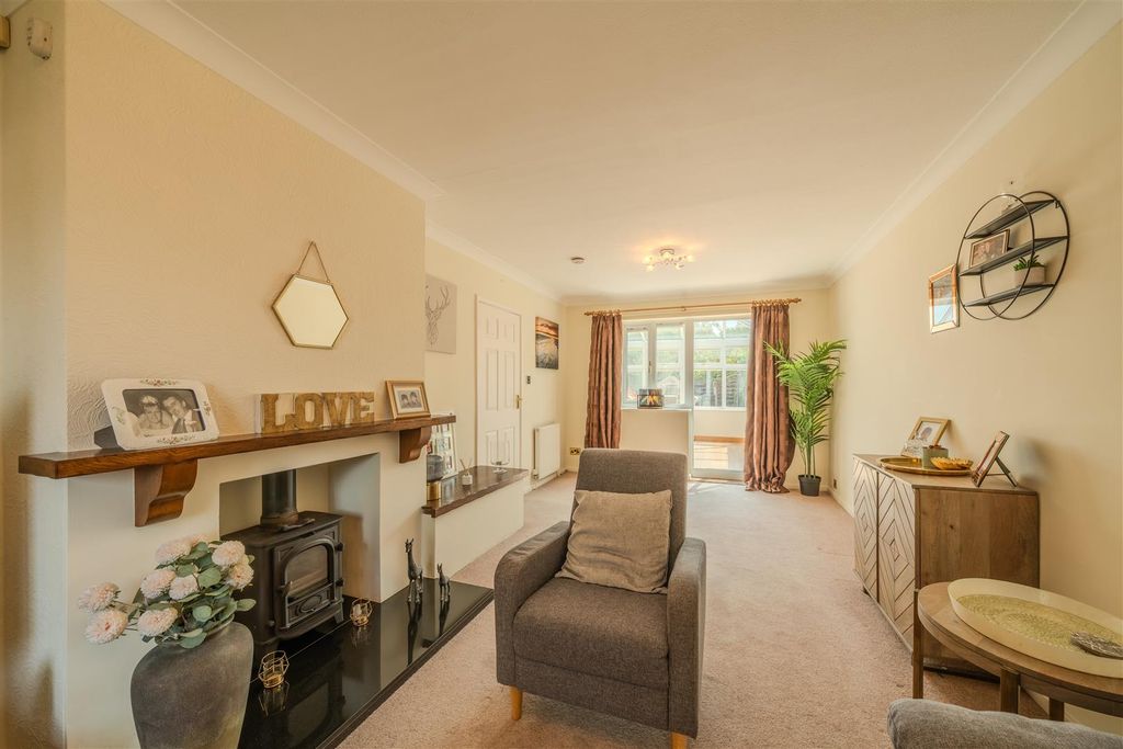 Property photo 2 of 30 36 Errington Road-123.Jpg
