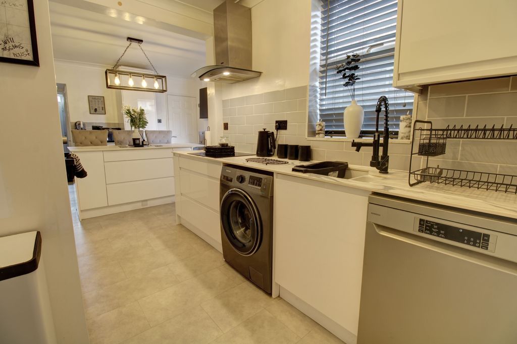 Property photo 1 of 18 A6