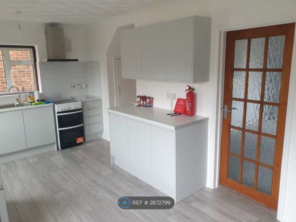 Property photo 1 of 8 Kitchen 2024