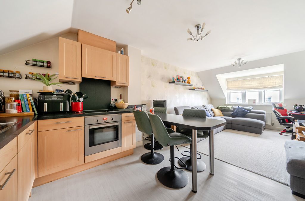 Property photo 2 of 13 1469928-24-6A1Ff9...