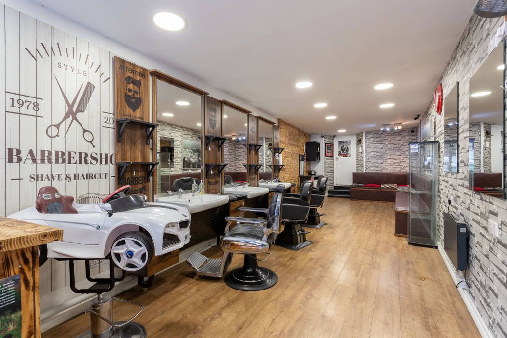 Property photo 3 of 6