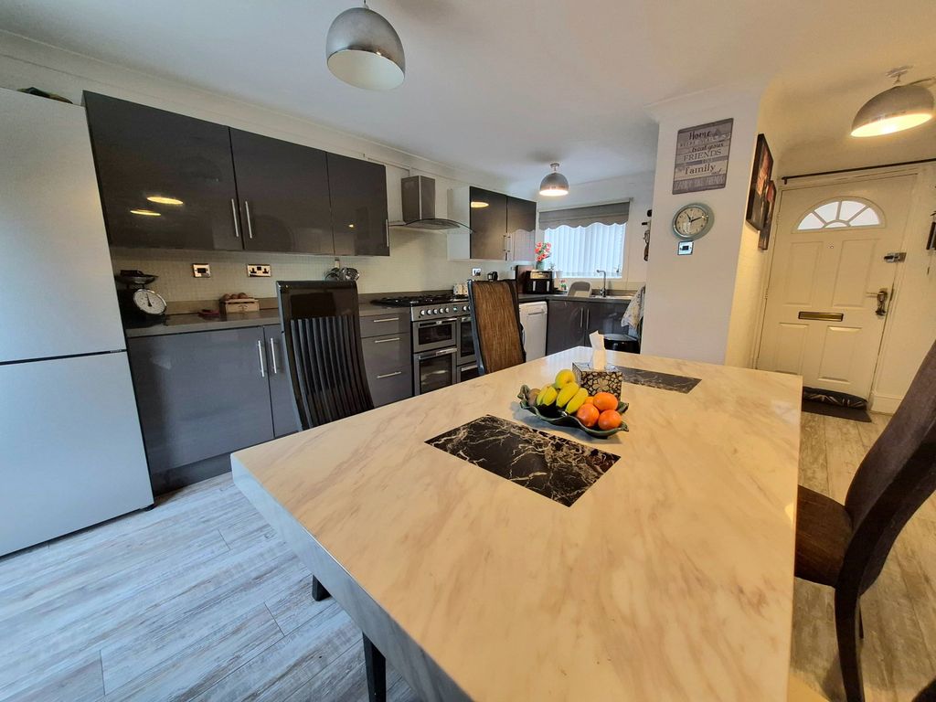 Property photo 2 of 25