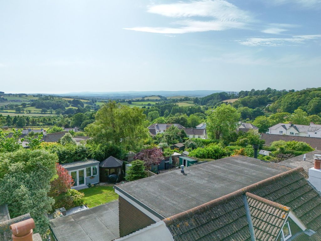 Property photo 2 of 32