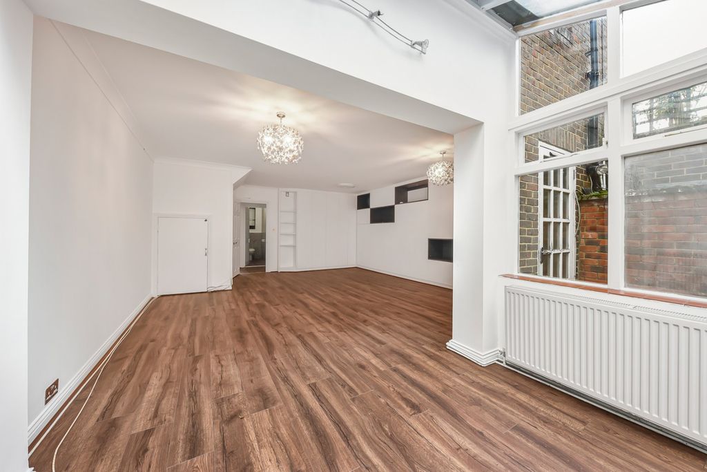 Property photo 2 of 24